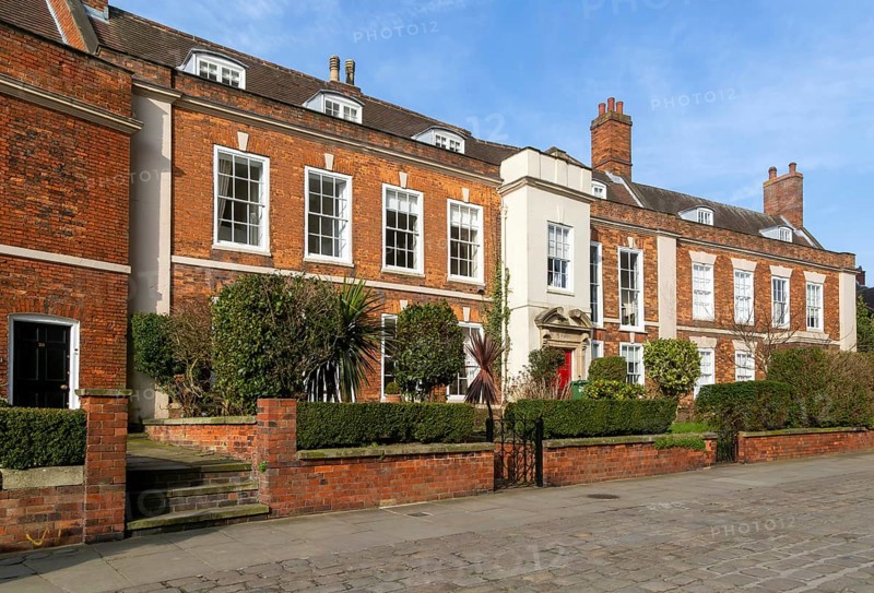 Georgian architecture of houses in Minster Yard of Lincoln cathedral, city of Lincoln, Lincolnshire, England, UK