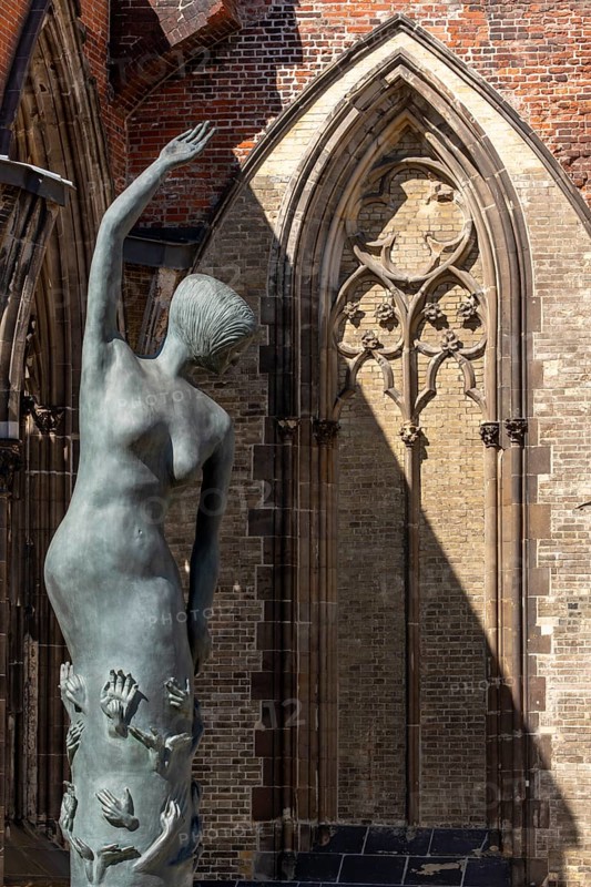 Hamburg, former main church of St Nikolai, today a memorial against the bombing and a memorial, sculpture Earth Angel by Edith Breckwoldt 2003