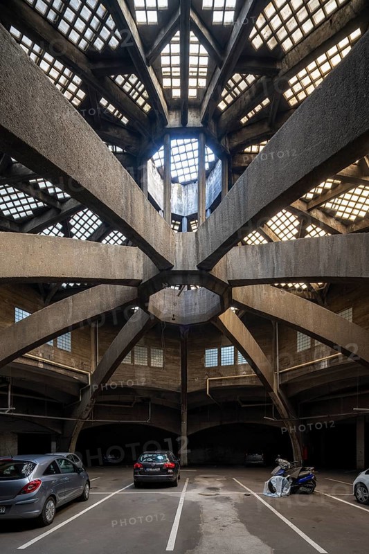 Aachen, congress garage, former motor vehicle hall of the coal merchant Einmal, built in 1924-1925 by Theodor Veil, Otto Nauhardt and Karl Walter Mautner (engineer) . Reinforced concrete dome with a span of 24 metres