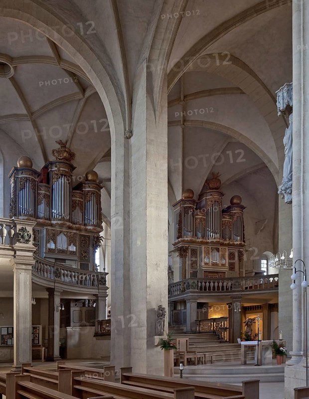 Zeitz Cathedral 78802 Main construction period 15th century Interior facing south-east with the double organ from 1663 the right case with Eule movement around 2000 the left one only for reasons of symmetry and empty