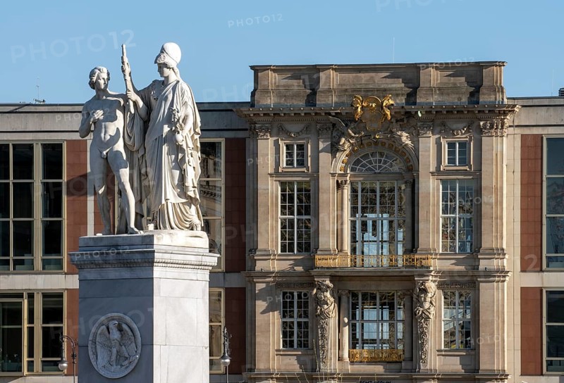 Berlin, Schlossplatz, Risalit of the Berlin Palace, built into the former State Council building of the GDR, in front of it sculpture of the Palace Bridge