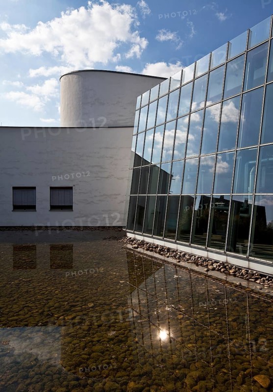 Bad Oeynhausen ENERGY FORUM-INNOVATION 1992-95 by Frank O. Gehry Regional energy supply control centre 75274 Partial view from the southwest