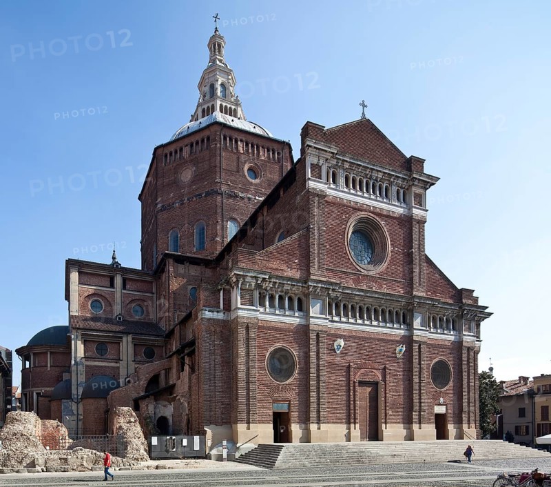 Italy Pavia 89694 Cathedral view from west-northwest domed ambulatory 16th - 7th century façade 1895 transept 1936 left ruins of the Torre Civica 11th century collapsed 1989