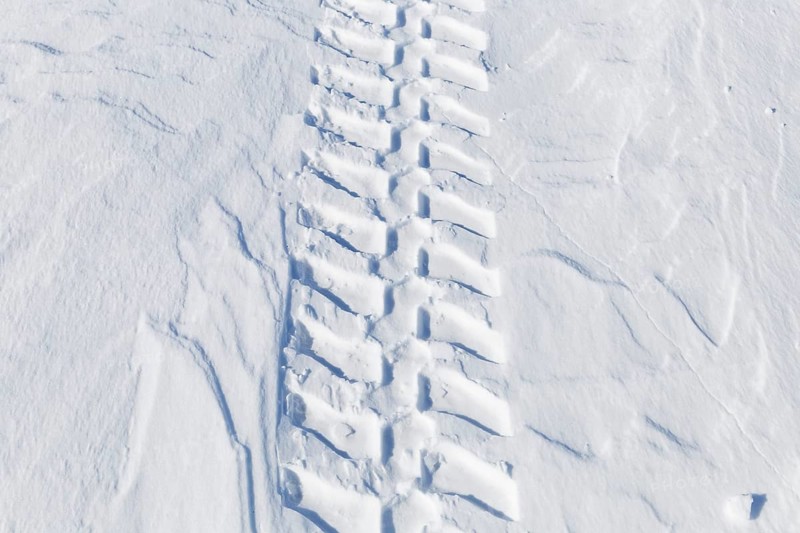 Winter, tire prints in the snow, Saint Lawrence River, Province of Quebec, Canada, North America