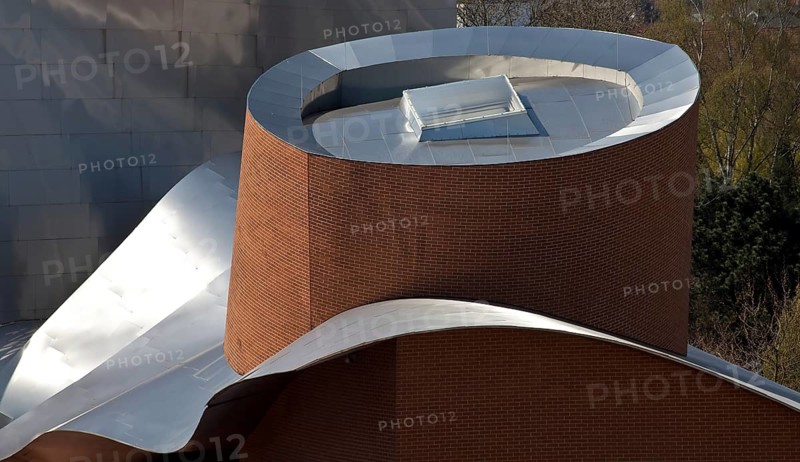 Herford Museum MARTa for Contemporary Art 2001-05 by Frank O. Gehry 75177 Roofscape detail Cladding made of stainless steel sheets and red clinker bricks