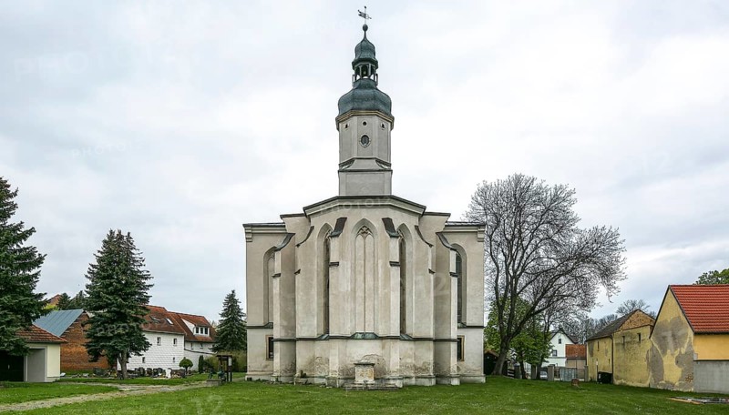 Schönwölkau east of Delitzsch 1911 castle and parish Gothic Baroque building 1676-88 after roof collapse 1972 secured as roofless ruin 1993-97 view from E