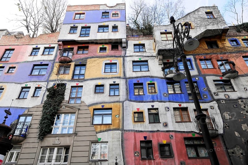 Detail of the colourful façade of the Hundertwasser House, Hundertwasser House, residential building, Vienna, Detail of the colourful façade of the Hundertwasser House, Hundertwasser House, residential building, Vienna, Colourful building with organic shapes, numerous windows and creative architecture, Vienna, Austria, Europe