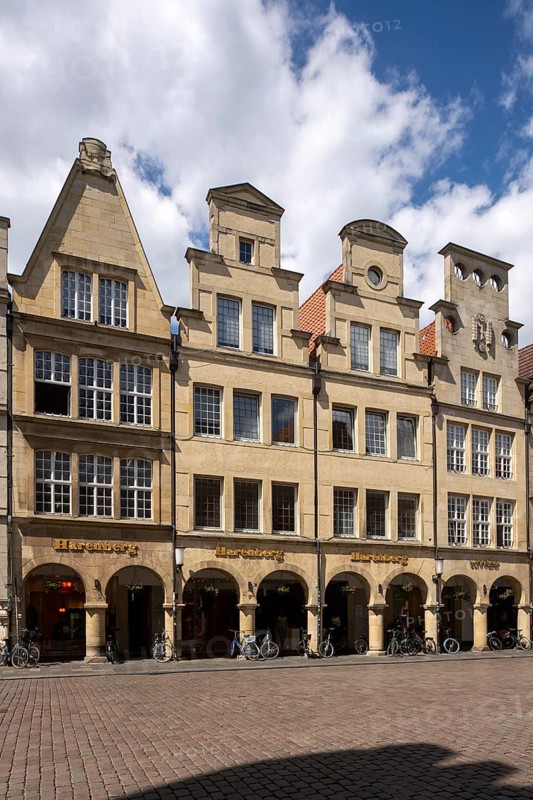 Münster/Westphalia, Prinzipalmarkt, row of houses with arcades