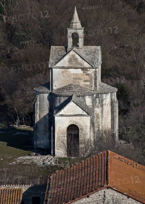 Frankr Montmajour b Arles Benedictine Abbey 59867 Chapel of the Holy Cross cemetery seen from the west from the donjon