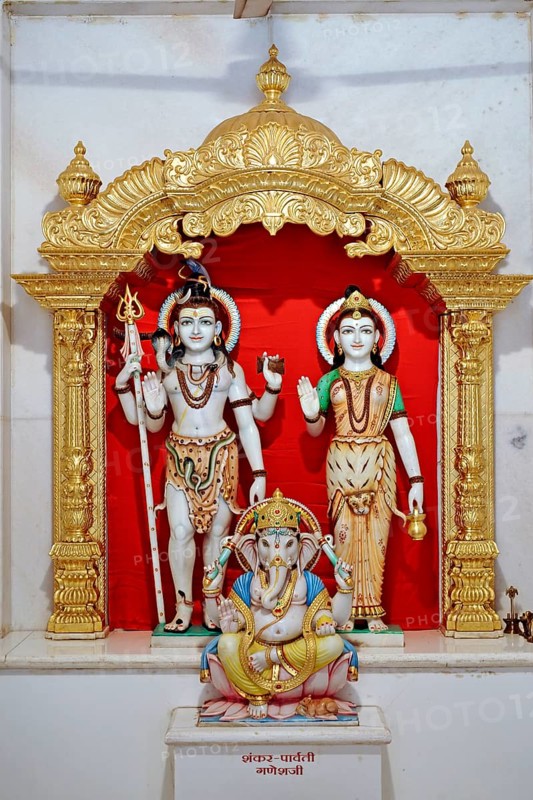 Statue of lord Shankar and Parvati with Ganesh, Swaminarayan temple, BAPS, Gondal, Rajkot district, SaurashtrA