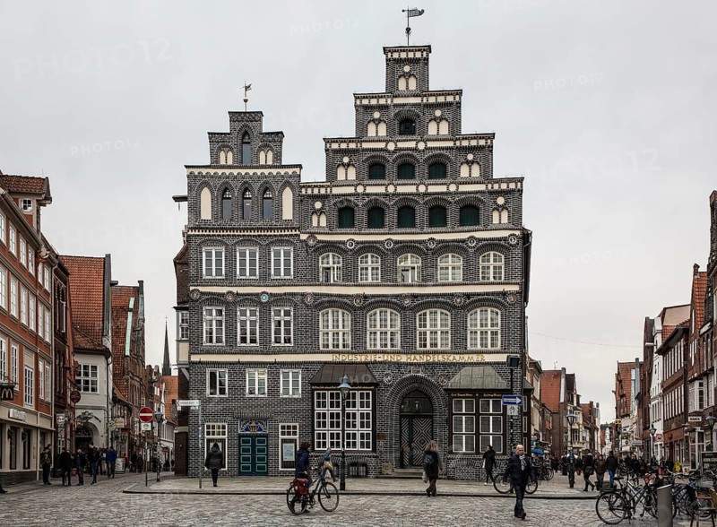 Lüneburg Platz AM SANDE 93367 western narrow side right house no. 1 built in 1548 today chamber of commerce and industry