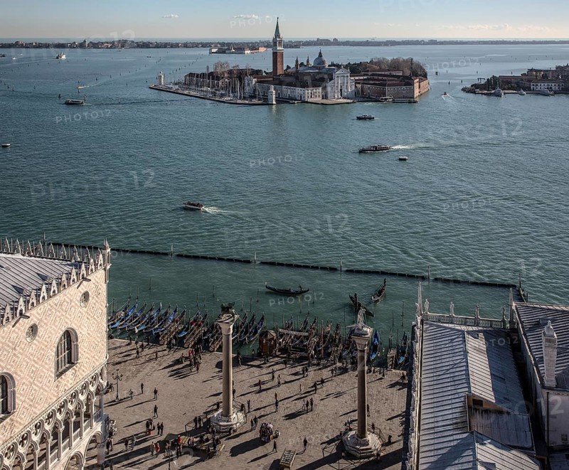 Italy Venice Piazzetta -463 with the two monolithic columns Doge's Palace and Bibliotheca Marciana above the island of San Giórgio Maggiore with the monastery
