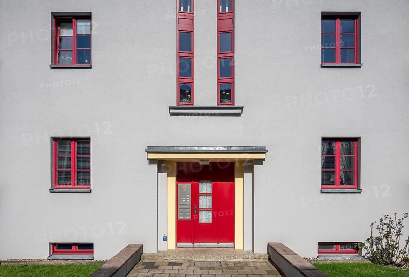 Celle, Italian Garden housing estate by Otto Haesler, completed in 1925, six-family house, street side with entrance