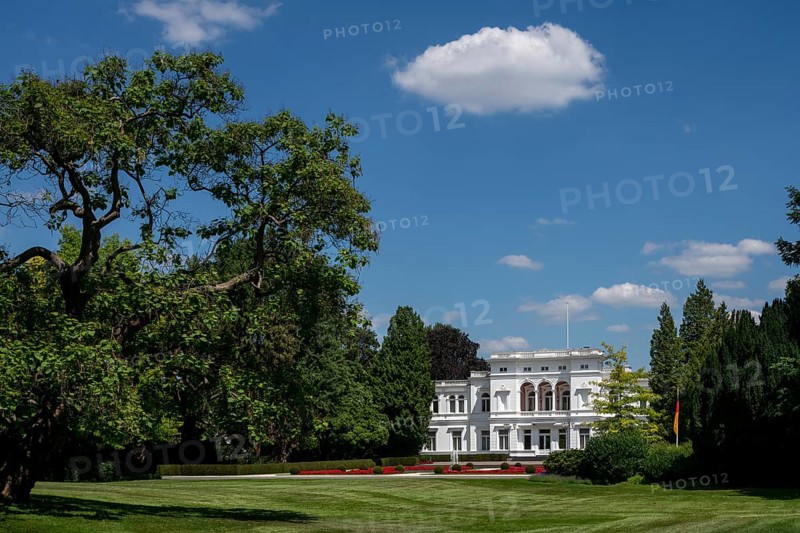 Bonn, government district (federal district, parliamentary district), Villa Hammerschmidt, official residence of the Federal President since 1950, view from the garden side