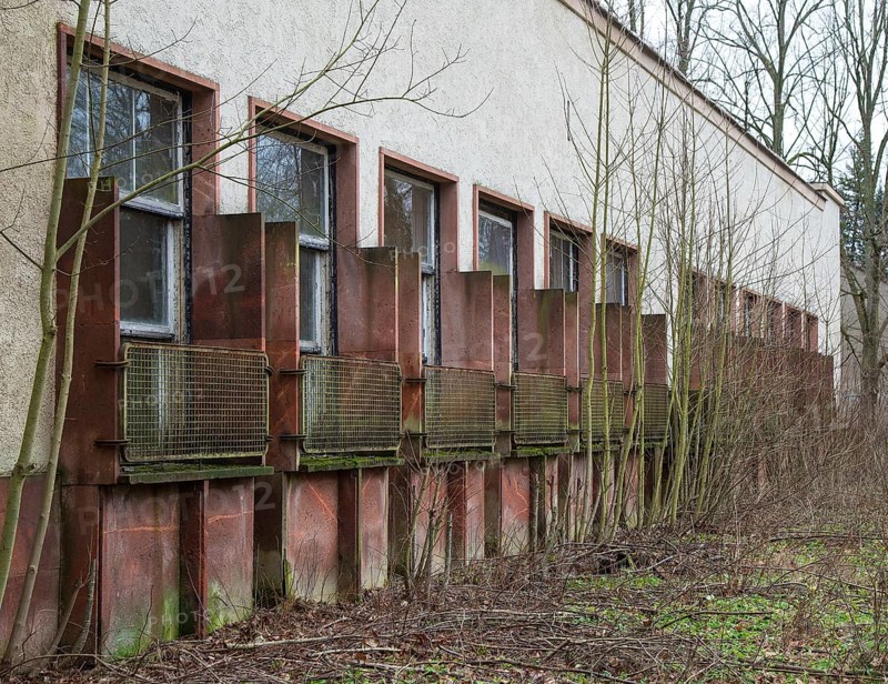 Harzgerode, former children's lung sanatorium 1929-1931 by Godehard Schwethelm, closed in 1998, insulated building, balconies with ashlar partitions