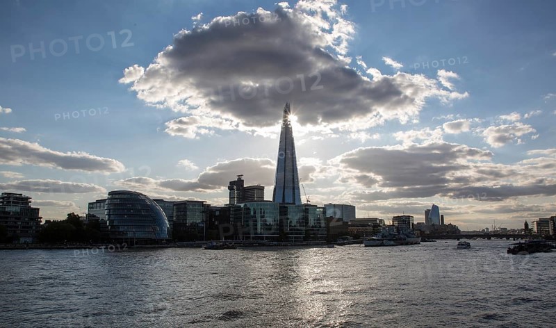 London, view over the Thames, skyscraper THE SHARD 2009-2012 by Renzo Piano, on the left circular building CITY HALL 2002 completed by Norman Foster