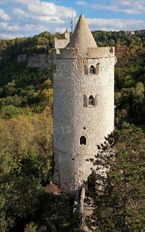Bad Kösen Saaleck Castle east tower from west 89997 left behind Rudelsburg Castle