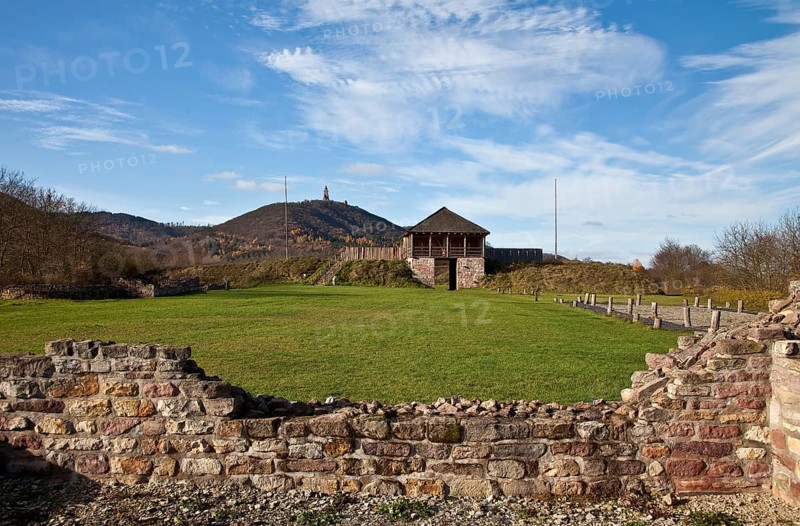 Tilleda am Kyffhäuser Königspfalz 78 431 begun in the 10th century abandoned in the 13th century ruins of a stone house behind reconstructed chamber gate of the 12th century behind the Kyffhäuser mountains