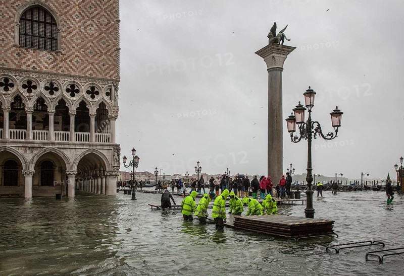 Italy Venice Piazzetta -145 South-west corner of the Doge's Palace and monolithic column with the Lion of St Mark at high tide in front of auxiliary forces
