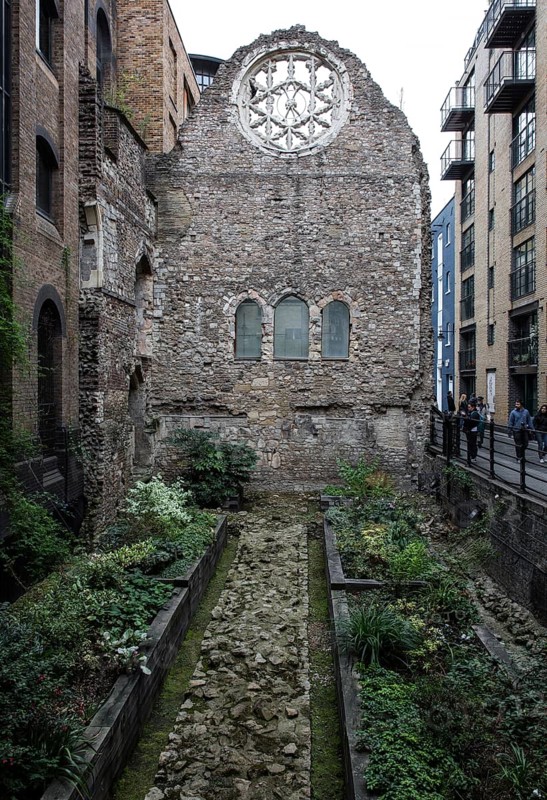 London, ruin of Winchester Palace built 12th century Great Hall inside view to the west gable with rose window