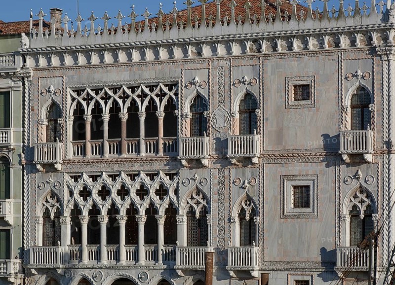 Venice, Ca'd'Oro, palazzo on the Grand Canal, built on an older foundation in 1421-43 by Mateo Raverti and Bartolomeo Bon, main façade facing the Grand Canal