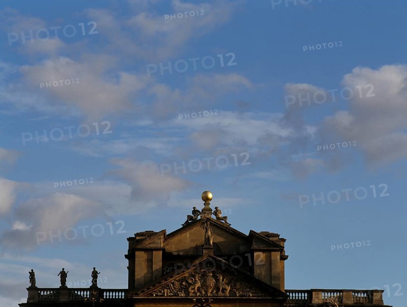 Centre wing, roof detail