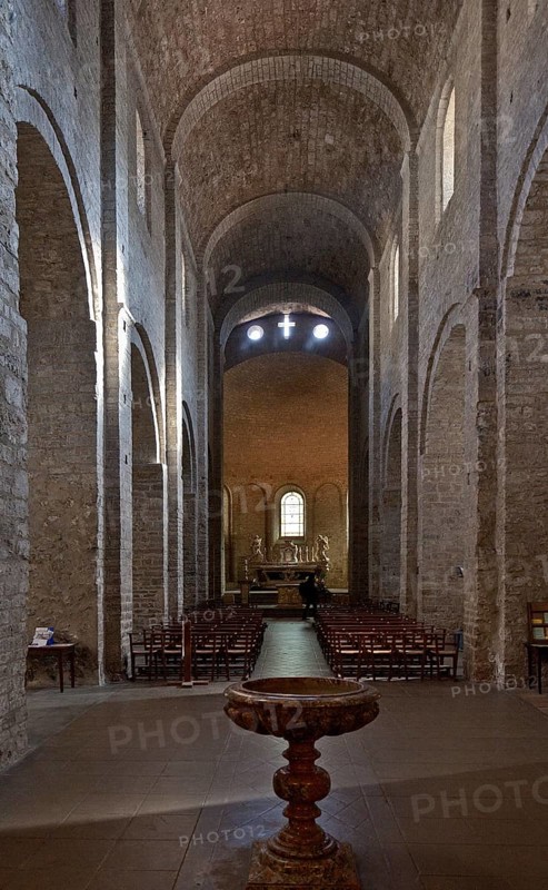 Frankr Saint-Guilhem-le-Désert Abbey 59635 Church built around 1050 Interior facing east