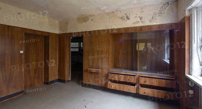 Harzgerode, former paediatric lung sanatorium 1929-1931 by Godehard Schwethelm, closed in 1998, chief physician's villa, consulting room