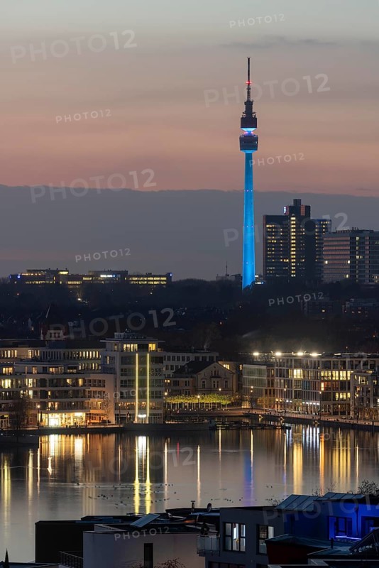 Dortmund, Phoenix-See, artificial lake on the former Phoenix-Ost steelworks site in Dortmund's Hörde district, new housing estate, the Florian television tower in the background