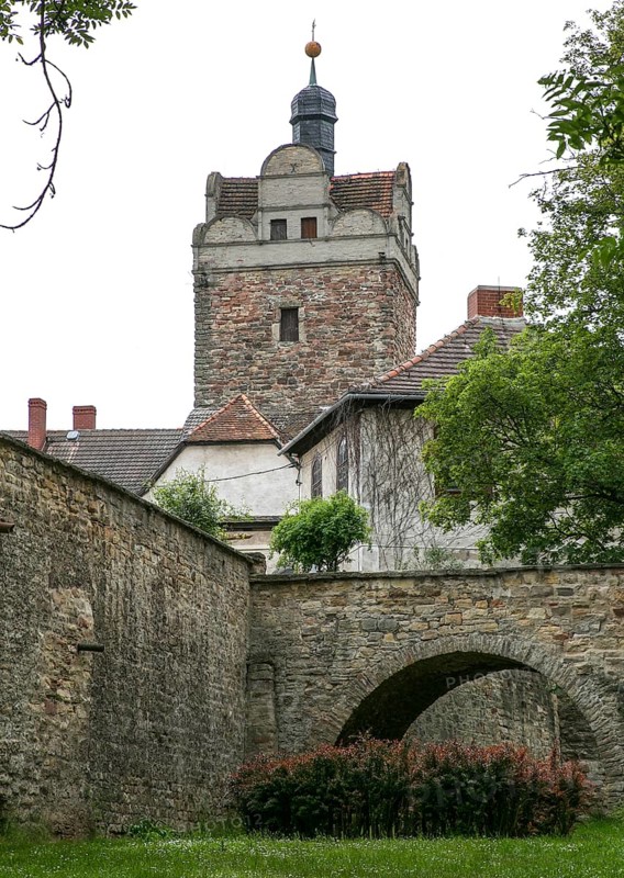 Allstedt b Sangerhausen Castle 5635 Gate tower and buildings of the outer bailey in front Moat bridge to the core castle View from the north