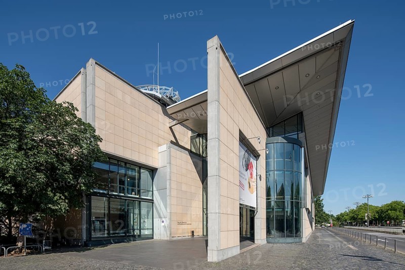 Bonn, Museumsmeile, House of the History of the Federal Republic of Germany, built 1985-1993 by Ingeborg and Hartmut Rüdiger, entrance