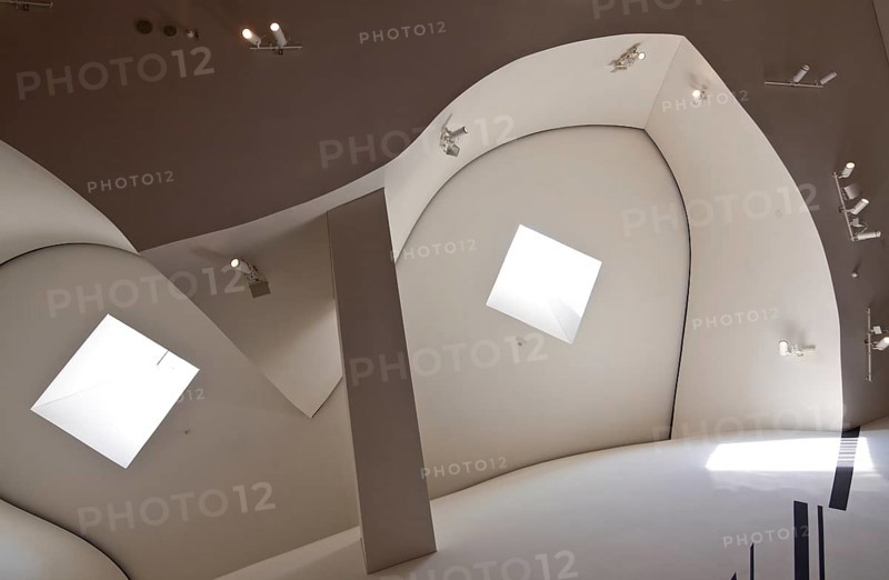 Herford Museum MARTa for contemporary art 2001-05 by Frank O. Gehry 75217 Interior with ceiling window