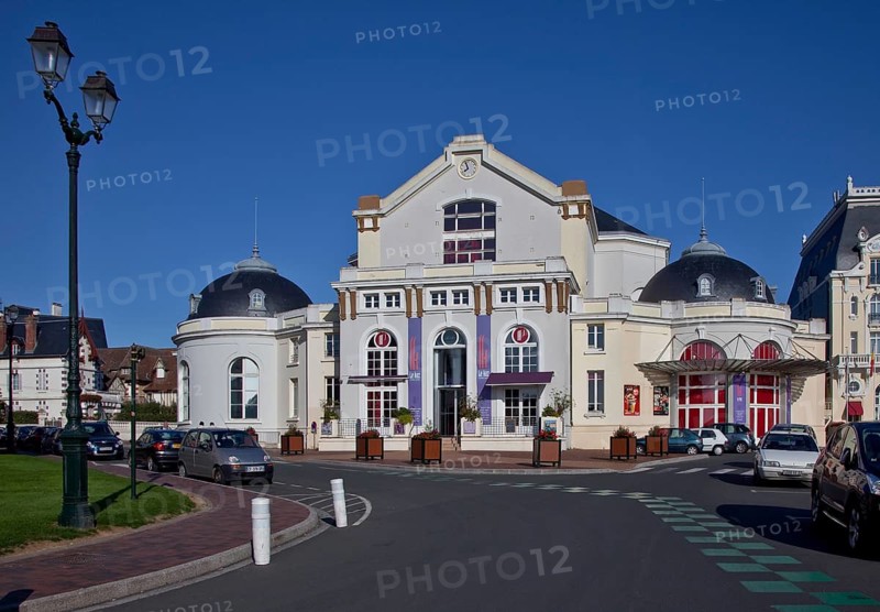 Cabourg, casino street front in the form after the 1908 remodelling by Lucien Viraut and Émil Mauclerc
