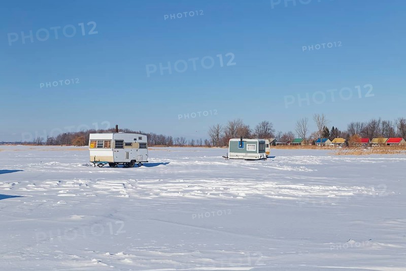 Winter, caravan trailer on the Saint Lawrence River, Province of Quebec, Canada, North America