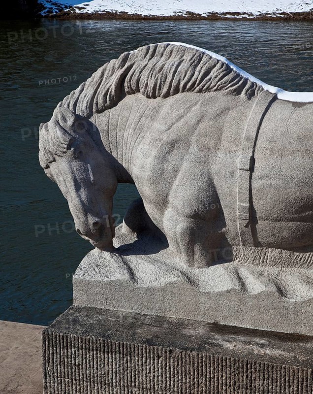 Halle Saale Giebichenstein Bridge 1926-28 62455 Horse figure by Gerhard Marcks executed by Joseph Gebes Detail