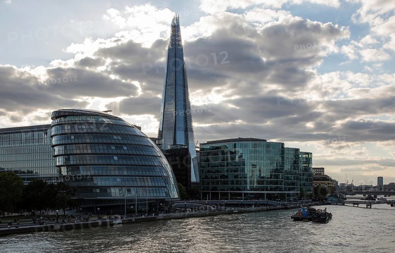 London, view over the Thames, skyscraper THE SHARD 2009-2012 by Renzo Piano, on the left circular building CITY HALL 2002 completed by Norman Foster