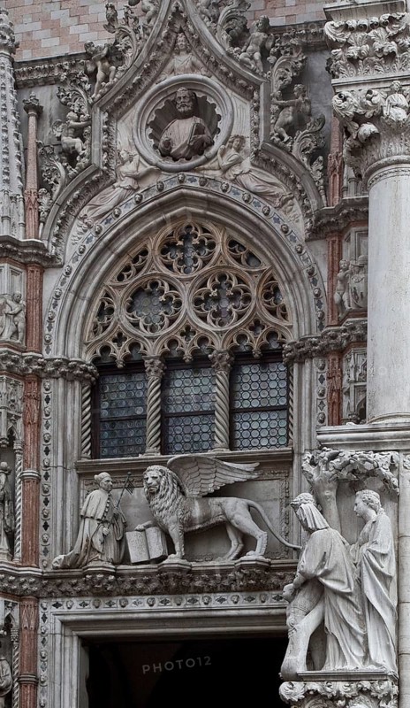 Italy Venice Doge's Palace Porta della Carta -38 late Gothic gateway to the palace courtyard 1438-42 by Giovanni u Bartolomeo Bon m Sculptures of Doge Foscari u Lion of St Mark right NW corner of the palace