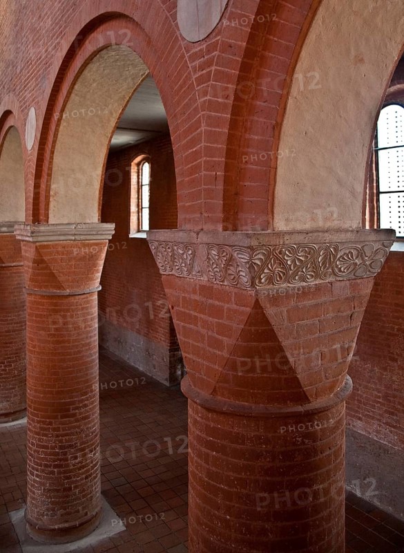 Jerichow Sachs-Anh Monastery church 1148 begun and completed around M 13th century 74900 Nave two round pillars with brick trapezoidal capitals and sandstone imposts