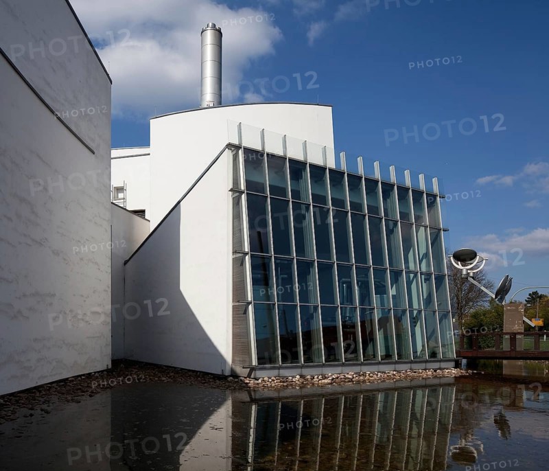 Bad Oeynhausen ENERGY FORUM-INNOVATION 1992-95 by Frank O. Gehry Regional energy supply control centre 75274 Partial view from the southwest