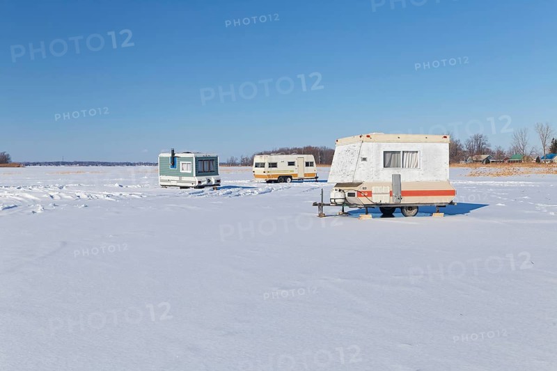 Winter, caravan trailer on the Saint Lawrence River, Province of Quebec, Canada, North America