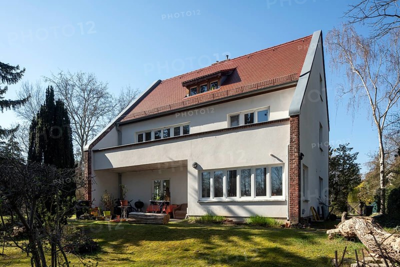 Berlin, experimental housing estate Am Fischtal, built 1928-1929, overall planning: Heinrich Tessenow, single-family house by Hans Poelzig, garden view