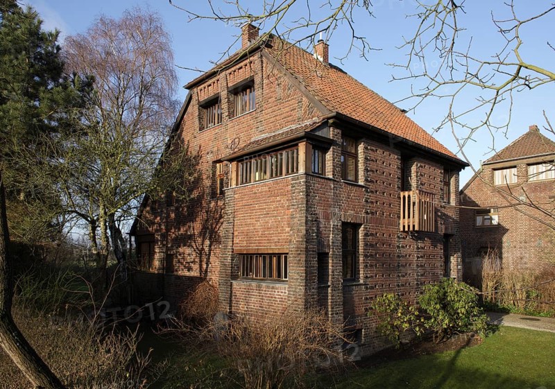Residential building by Karl Buschhüter (1935-1937), south-east side