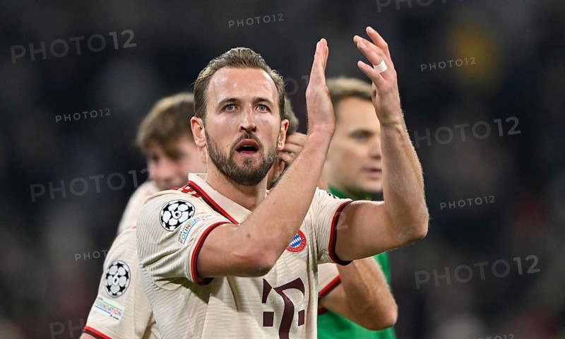 Harry Kane FC Bayern Munich FCB (09) thanks fans, gesture gesture Champions League, Allianz Arena, Munich, Bayern, Germany, Europe