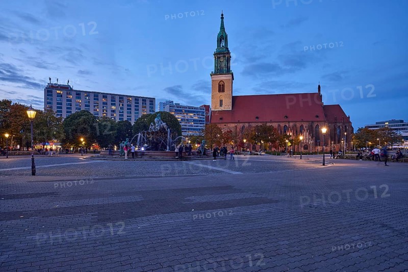 St. Mary's Church with Neptune Fountain and lanterns at dusk, Berlin, capital city, independent city, federal state Berlin, Germany, Europe