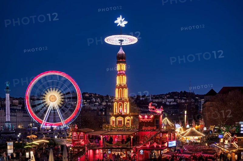 Christmas market with Christmas pyramid, Ferris wheel, New Palace, Jubilee Column, Concordia, Palace Square, Christmas, blue hour, Stuttgart, Baden-Württemberg, Germany, Europe