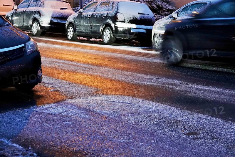 First snow, risk of slippery road traffic, road traffic, November, Germany, Europe