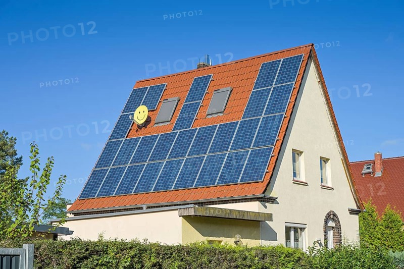 Detached house with solar roof, Brucknerstraße, City of Brandenburg an der Havel, Brandenburg, Germany, Europe