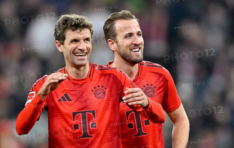 Thomas Muller FC Bayern Munich FCB (25) and Harry Kane FC Bayern Munich FCB (09) laugh in celebration, Allianz Arena, Munich, Bavaria, Germany, Europe