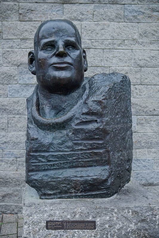 Monument to Dietrich Bonhoeffer, resistance, National Socialism, Kocherquartier, Schwäbisch Hall, Hohenlohe, Heilbronn-Franken, Baden-Württemberg, Germany, Europe
