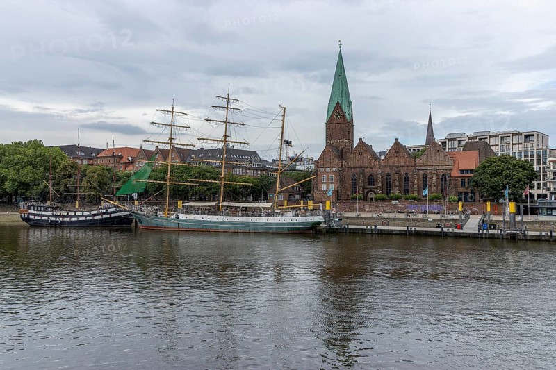 Promenade on the Weser with the sailing ship restaurants Dreimaster Alexander von Humboldt and Admiral Nelson and in the background St. Martini Church, Old Town Bremen, Hanseatic City of Bremen, Germany, Europe